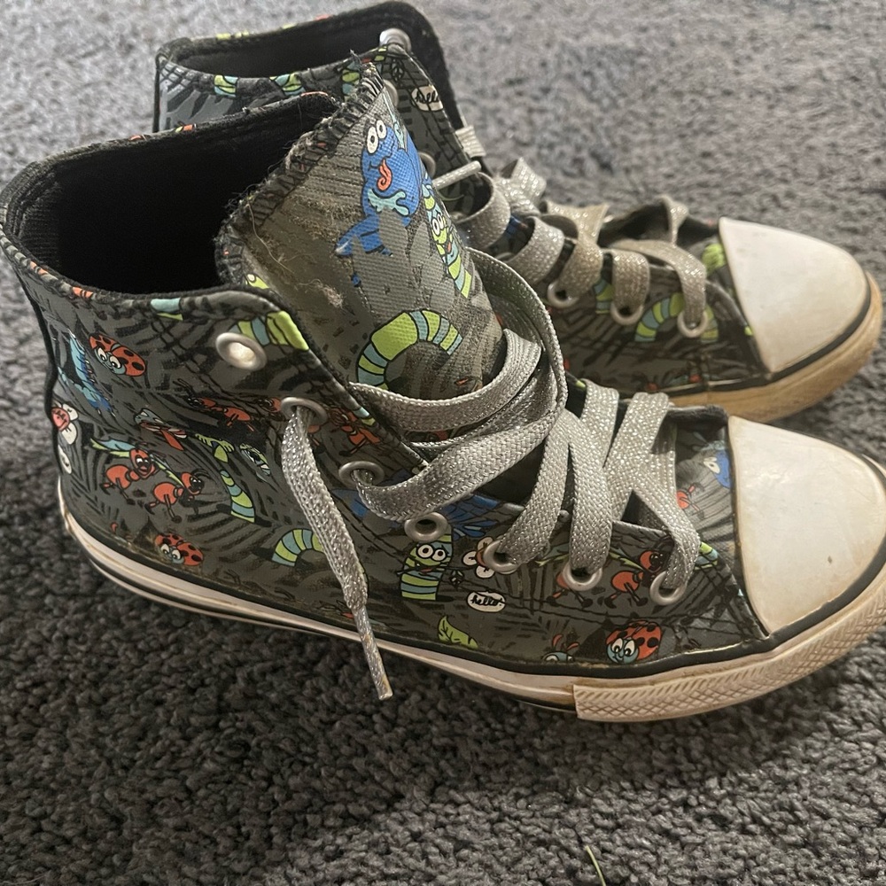 Converse Kids High-Top Sneakers with Cartoon Design size 3Y
